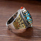 Ring i turkis med mantra med seks tegn og ni øyne (Dzi Bead Ring)