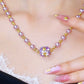 Elegant halskjede i perleimitasjon med glitrende magnetisk rhinestone-kule