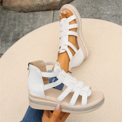 Kilesandaler med rhinestone-dekorasjon